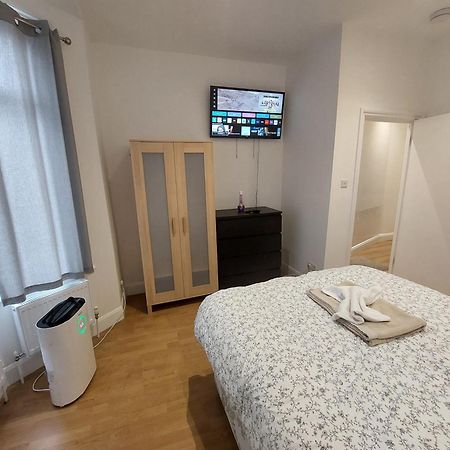 Cosy North Kensington Family Apartment For 4 Persons - Children Stay Free ลอนดอน ภายนอก รูปภาพ