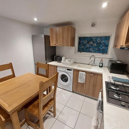 Cosy North Kensington Family Apartment For 4 Persons - Children Stay Free ลอนดอน ภายนอก รูปภาพ